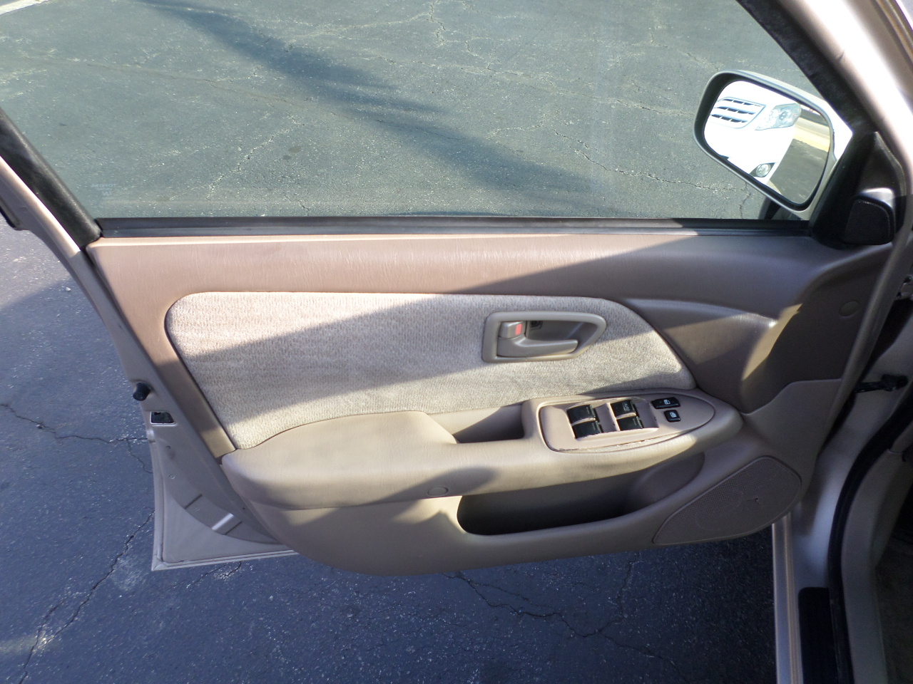 Toyota Camry LE V6 2000