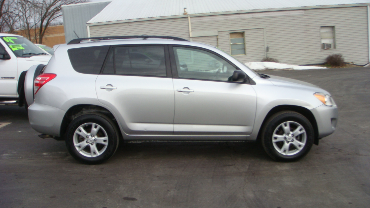 Toyota RAV4 4-Door 4WD 2012