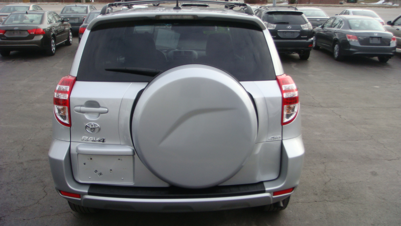 Toyota RAV4 4-Door 4WD 2012