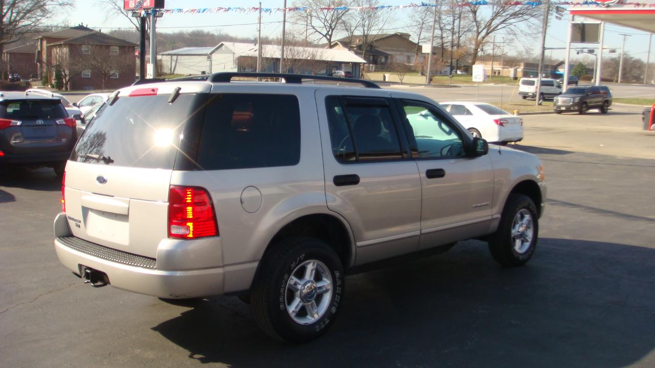 Ford Explorer XLT 4.0L 4WD 2004