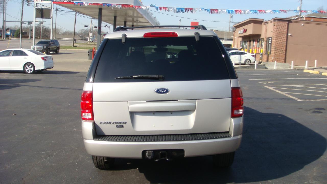 Ford Explorer XLT 4.0L 4WD 2004