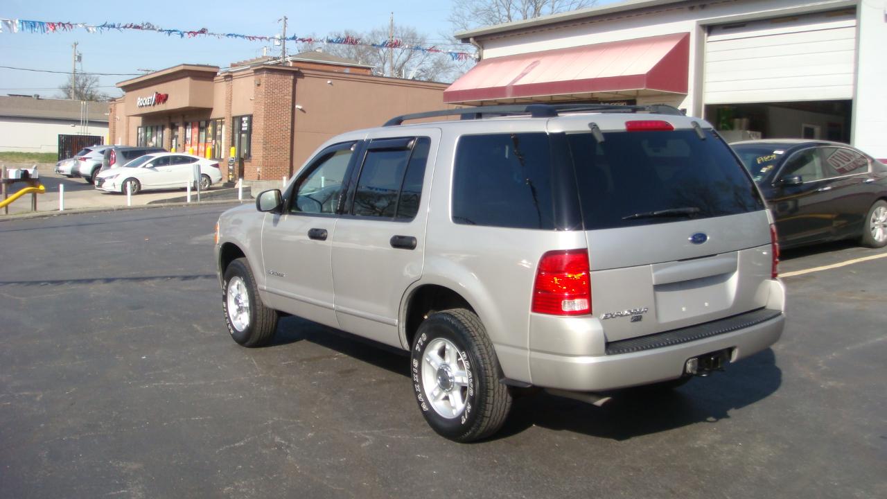 Ford Explorer XLT 4.0L 4WD 2004