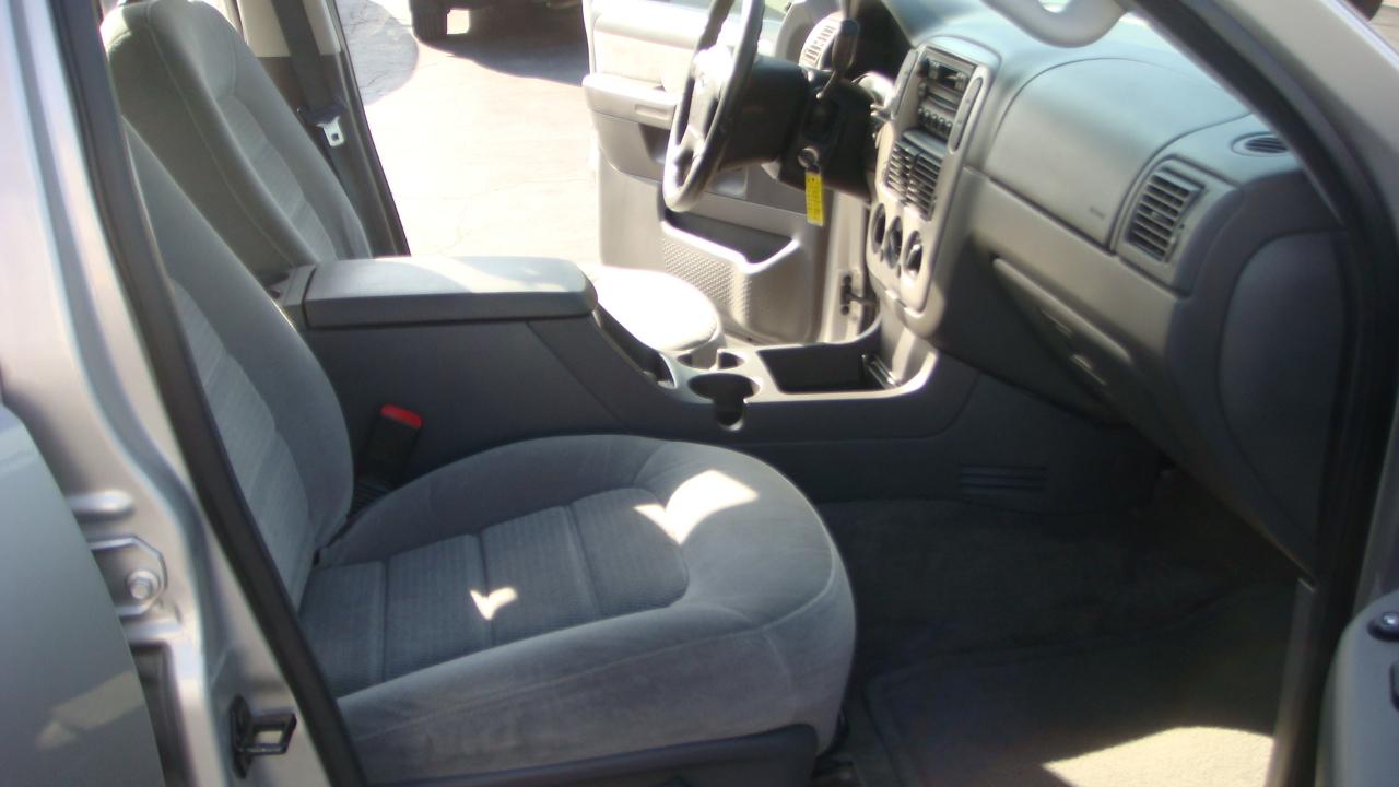 Ford Explorer XLT 4.0L 4WD 2004