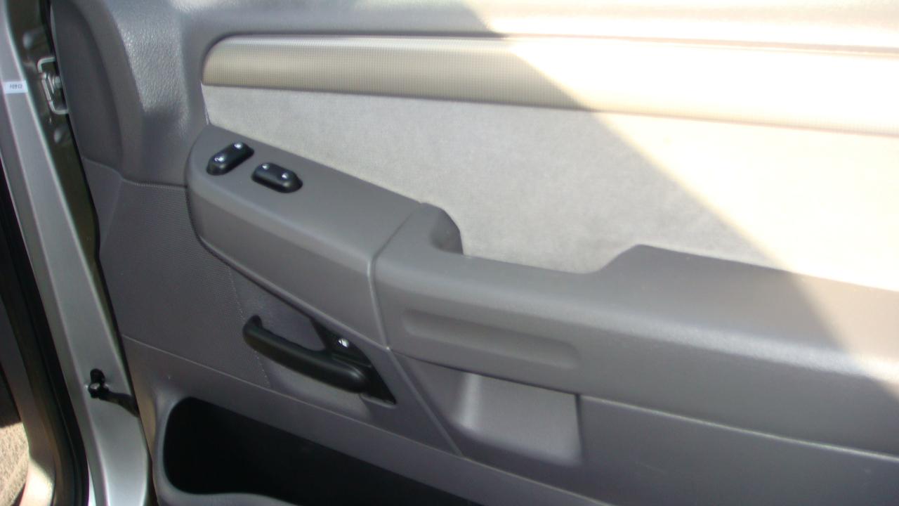 Ford Explorer XLT 4.0L 4WD 2004