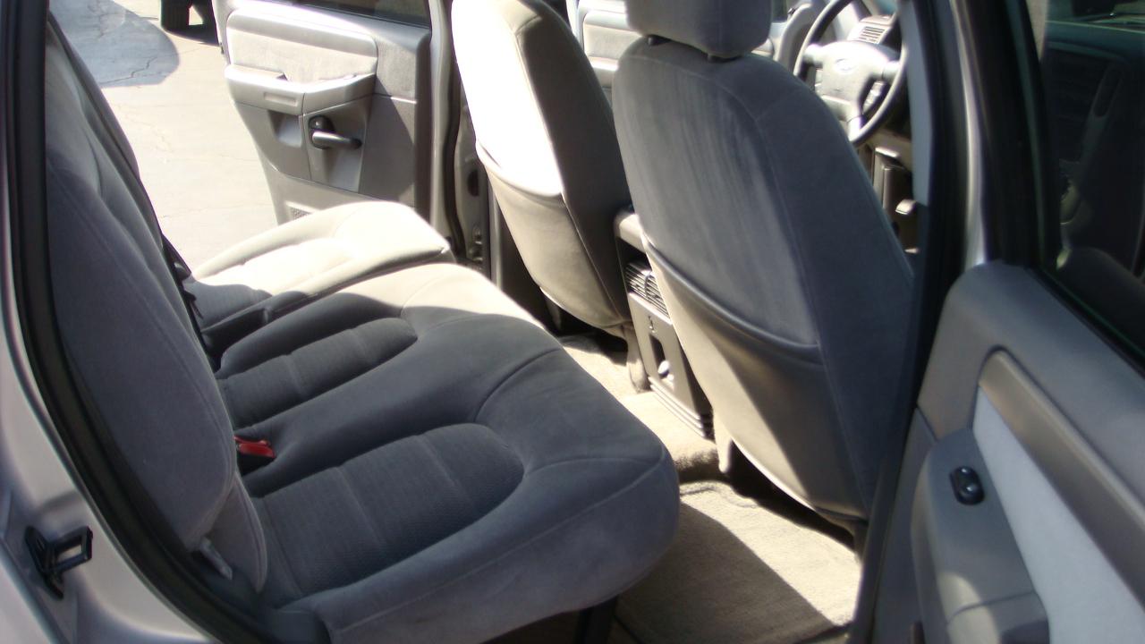 Ford Explorer XLT 4.0L 4WD 2004