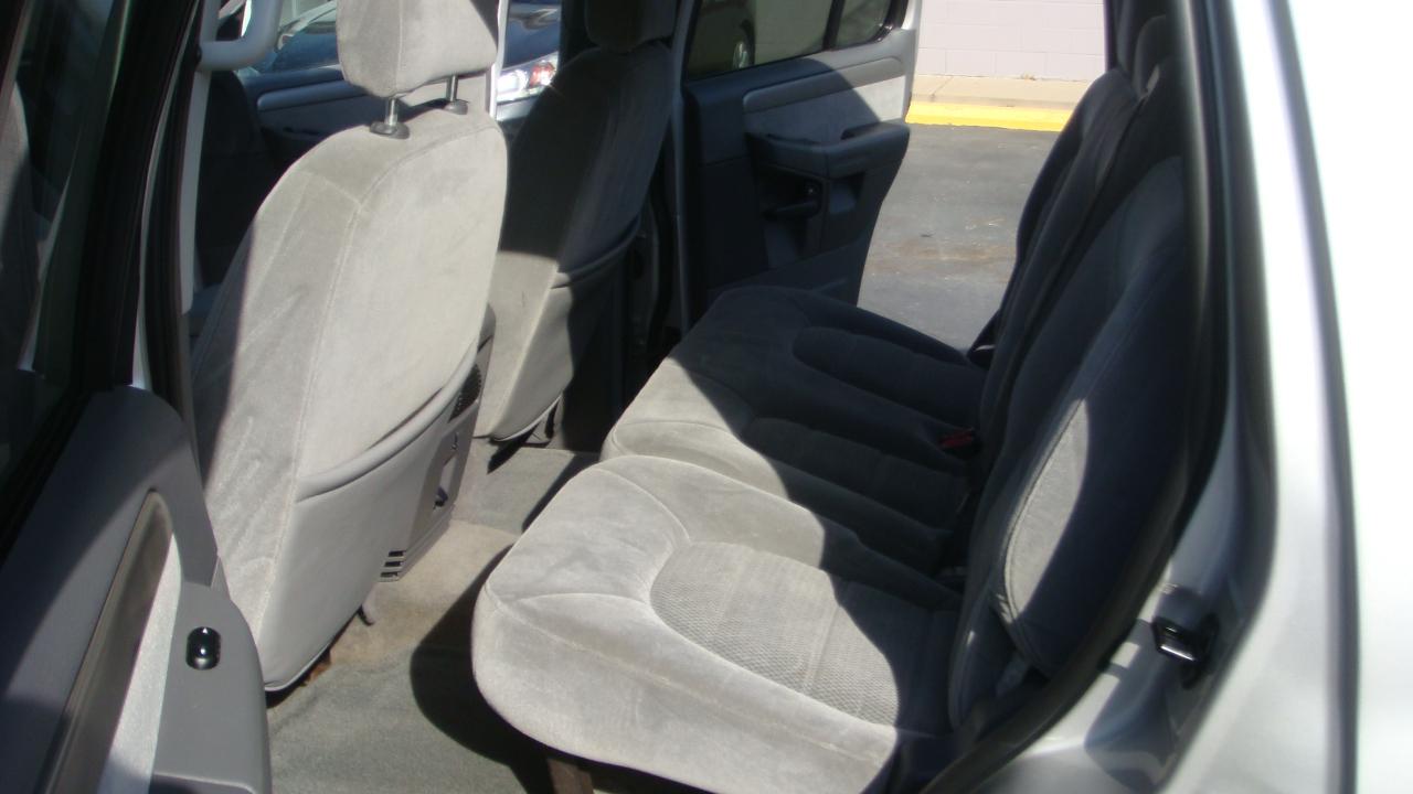 Ford Explorer XLT 4.0L 4WD 2004