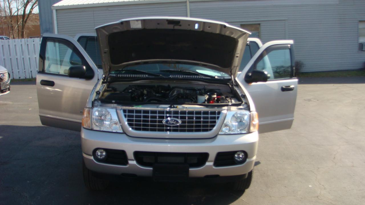 Ford Explorer XLT 4.0L 4WD 2004