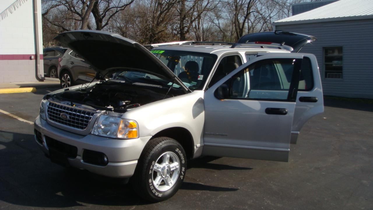 Ford Explorer XLT 4.0L 4WD 2004