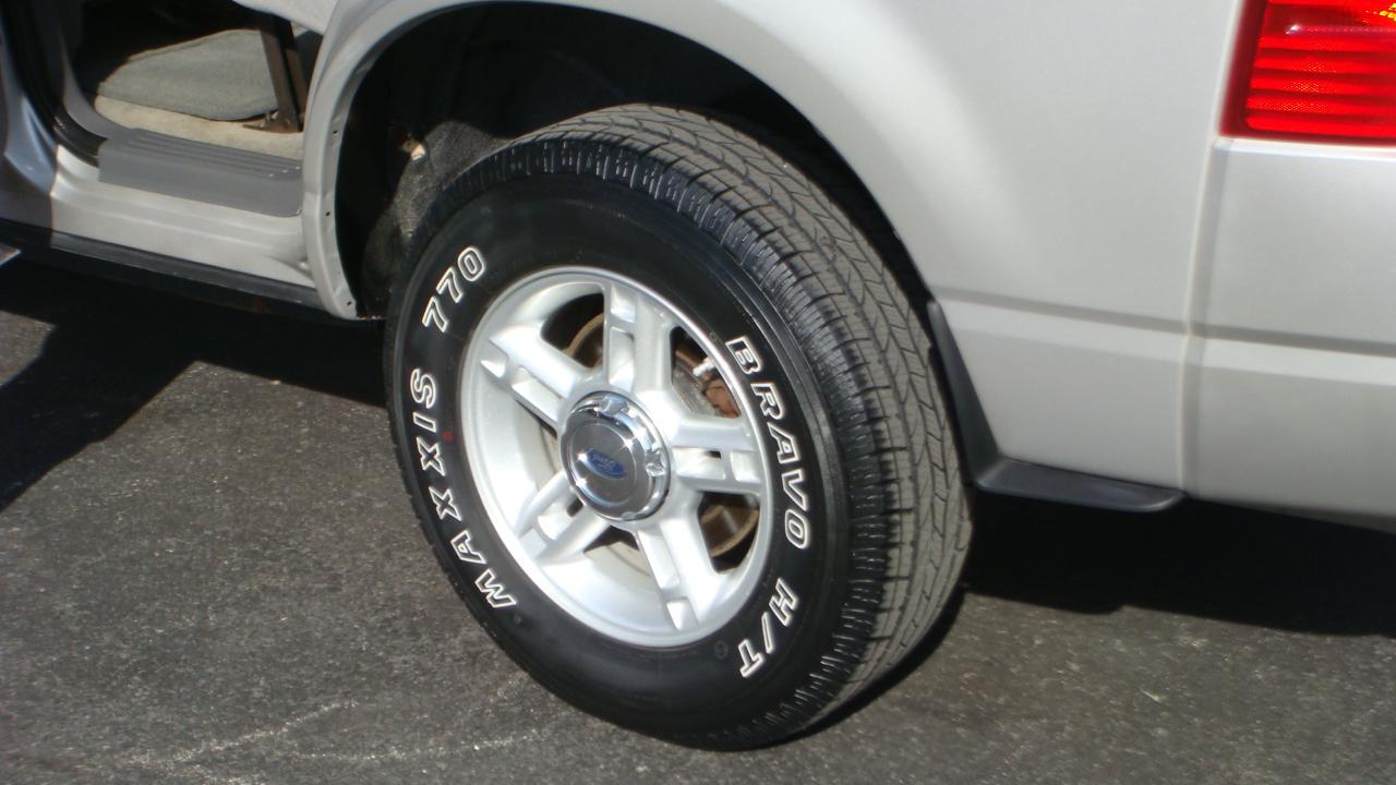 Ford Explorer XLT 4.0L 4WD 2004