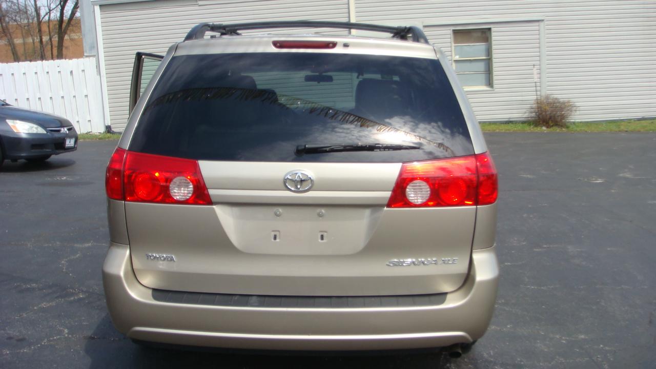 Toyota Sienna XLE 2010
