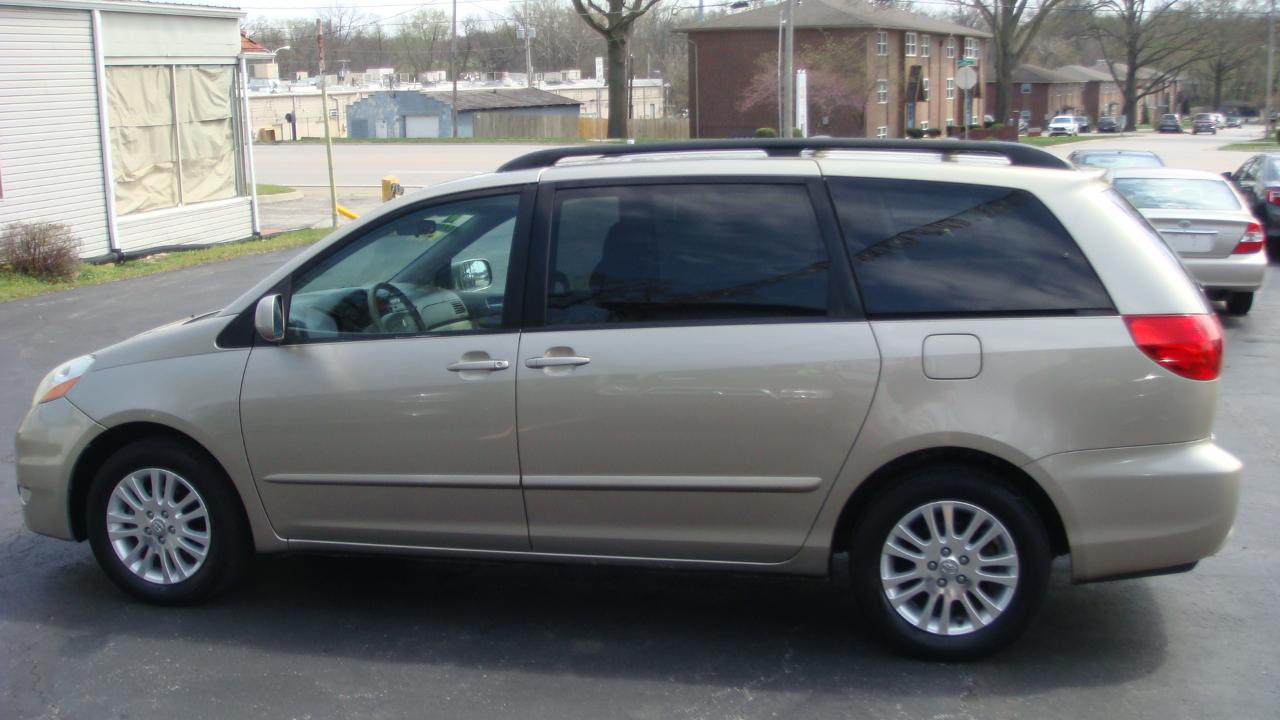 Toyota Sienna XLE 2010
