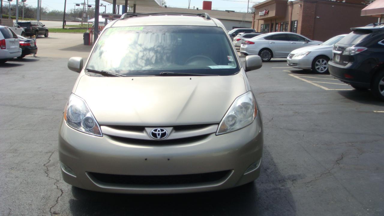 Toyota Sienna XLE 2010