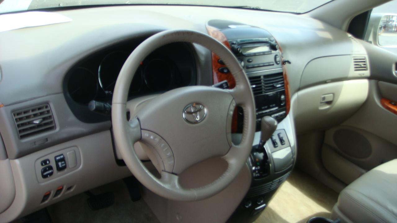 Toyota Sienna XLE 2010