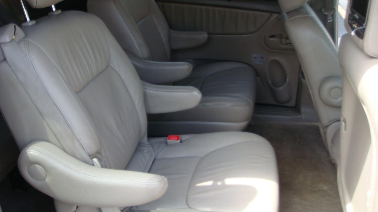 Toyota Sienna XLE 2010