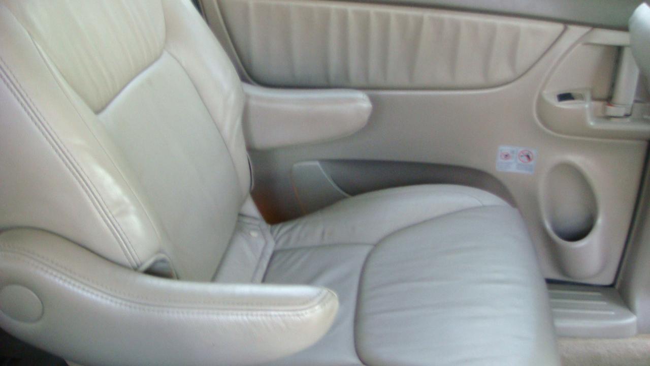 Toyota Sienna XLE 2010