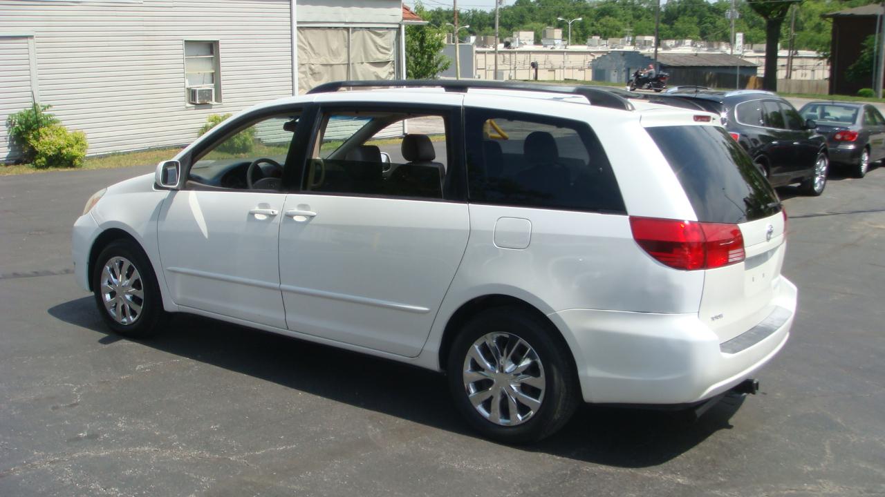 Toyota Sienna XLE 2005