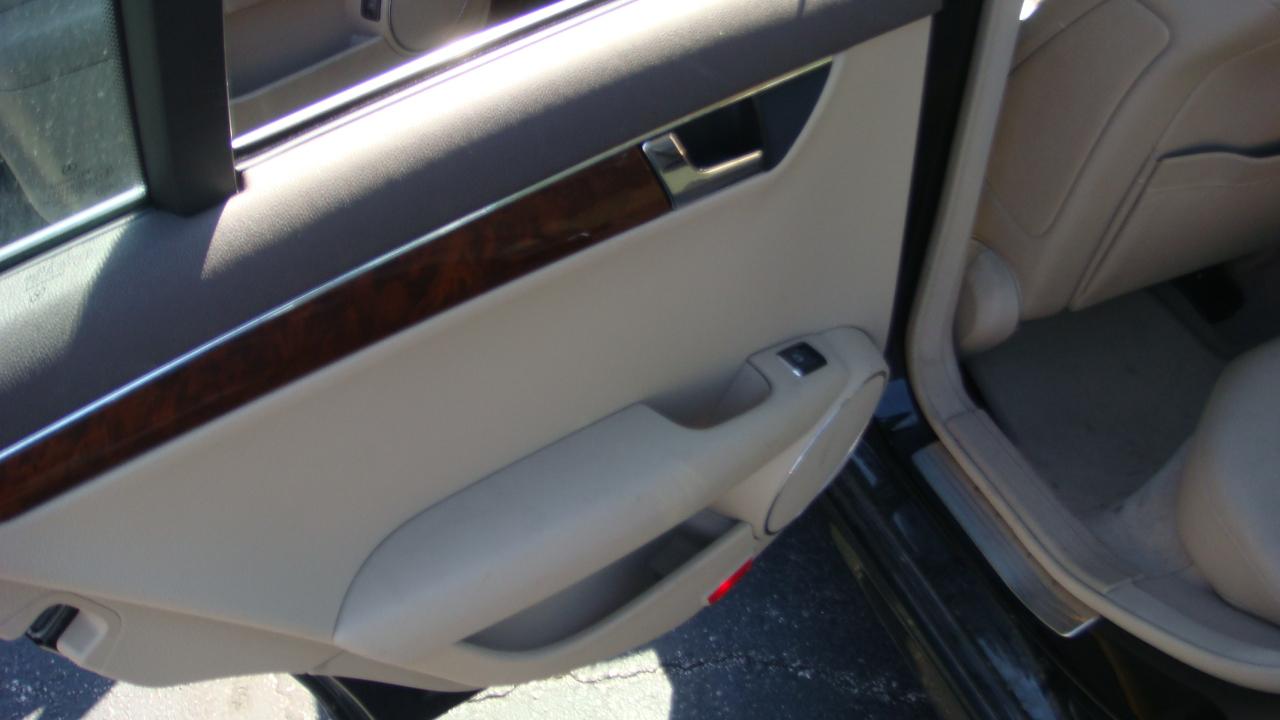 Mercedes-Benz C-Class C300 Luxury Sedan 2010