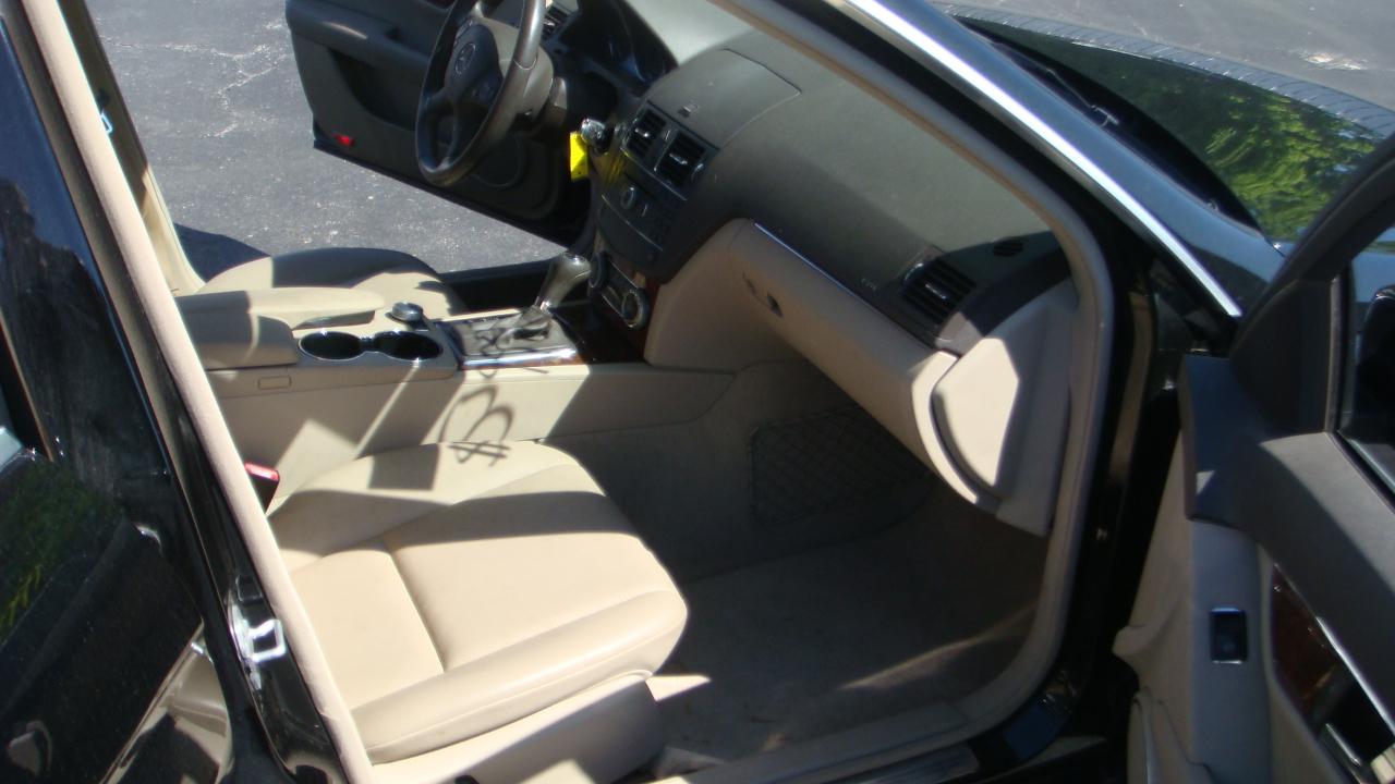 Mercedes-Benz C-Class C300 Luxury Sedan 2010