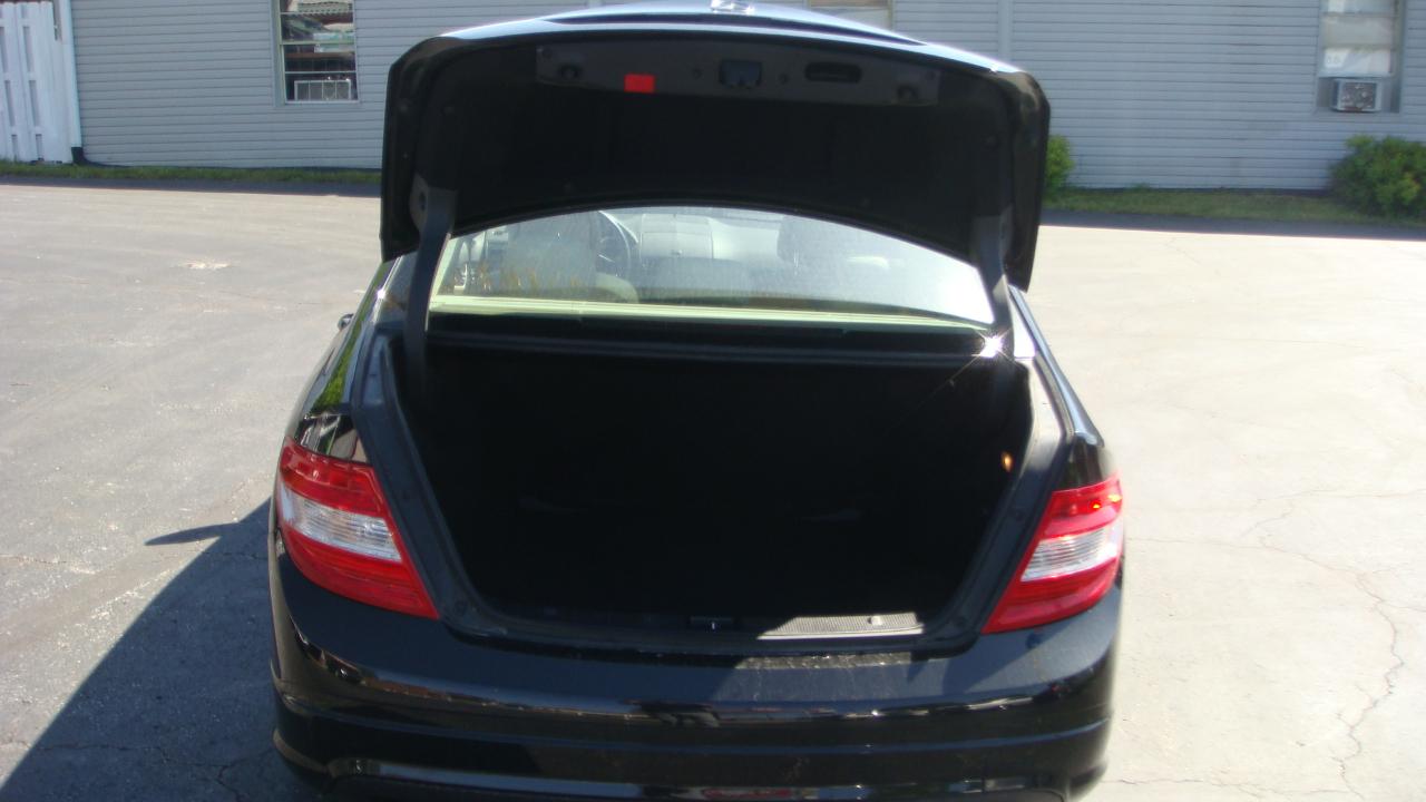 Mercedes-Benz C-Class C300 Luxury Sedan 2010