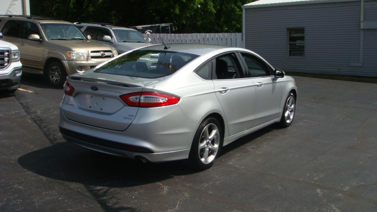 Ford Fusion SE 2013