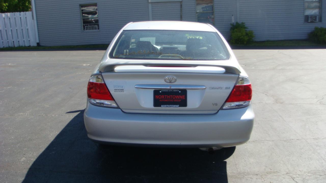 Toyota Camry LE V6 2006