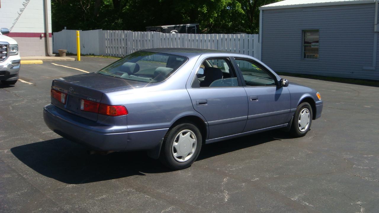 Toyota Camry CE 2000