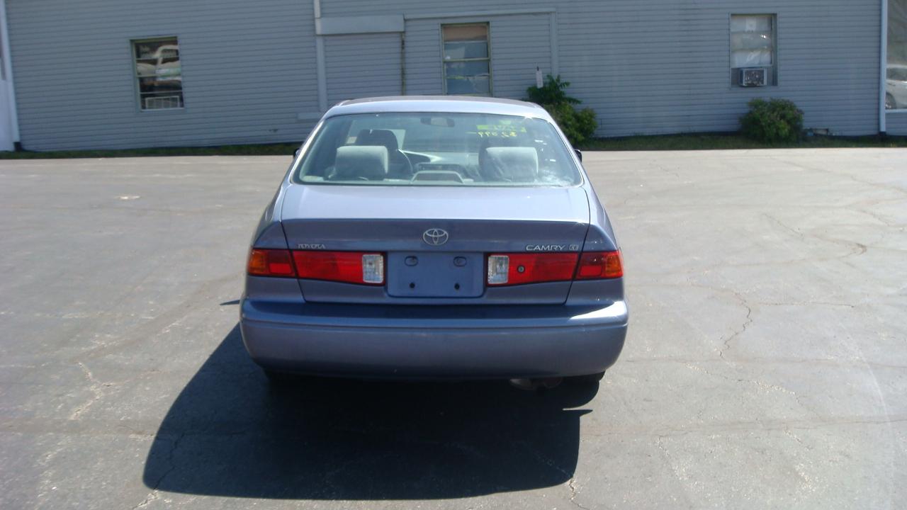 Toyota Camry CE 2000