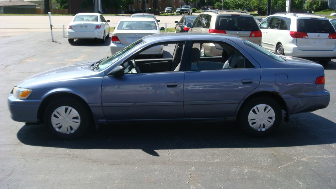 Toyota Camry CE 2000