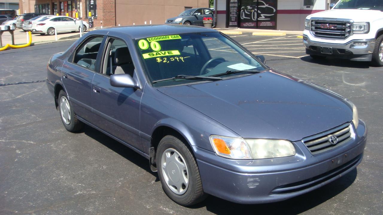 Toyota Camry CE 2000