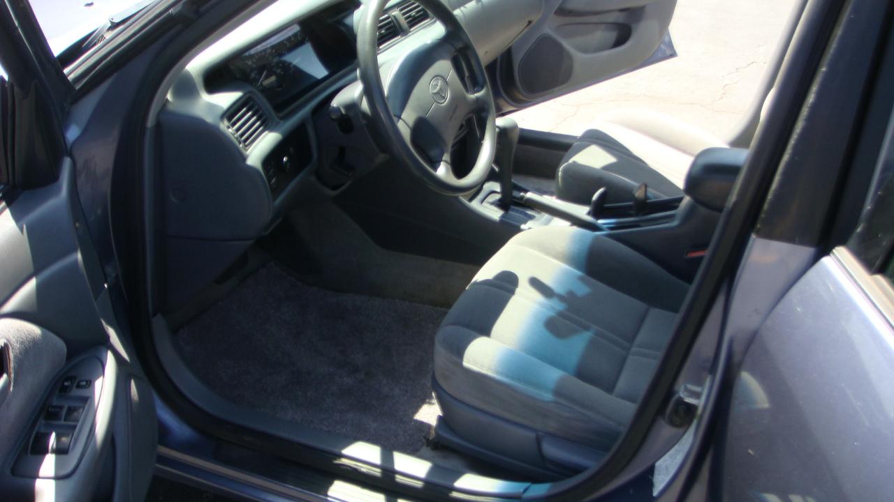 Toyota Camry CE 2000