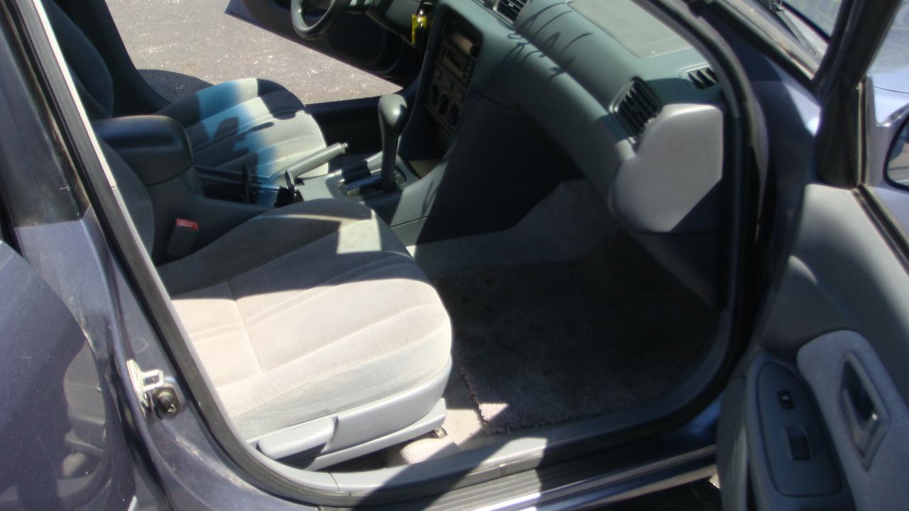 Toyota Camry CE 2000