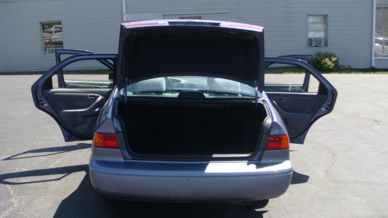 Toyota Camry CE 2000