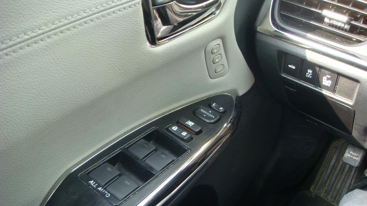 Toyota Avalon Hybrid XLE Premium 2013