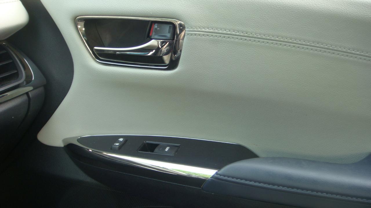 Toyota Avalon Hybrid XLE Premium 2013