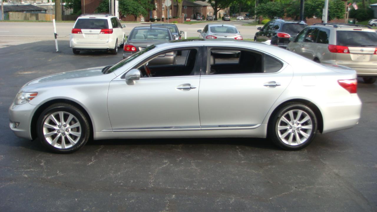 Lexus LS 460 L Luxury Sedan AWD 2011