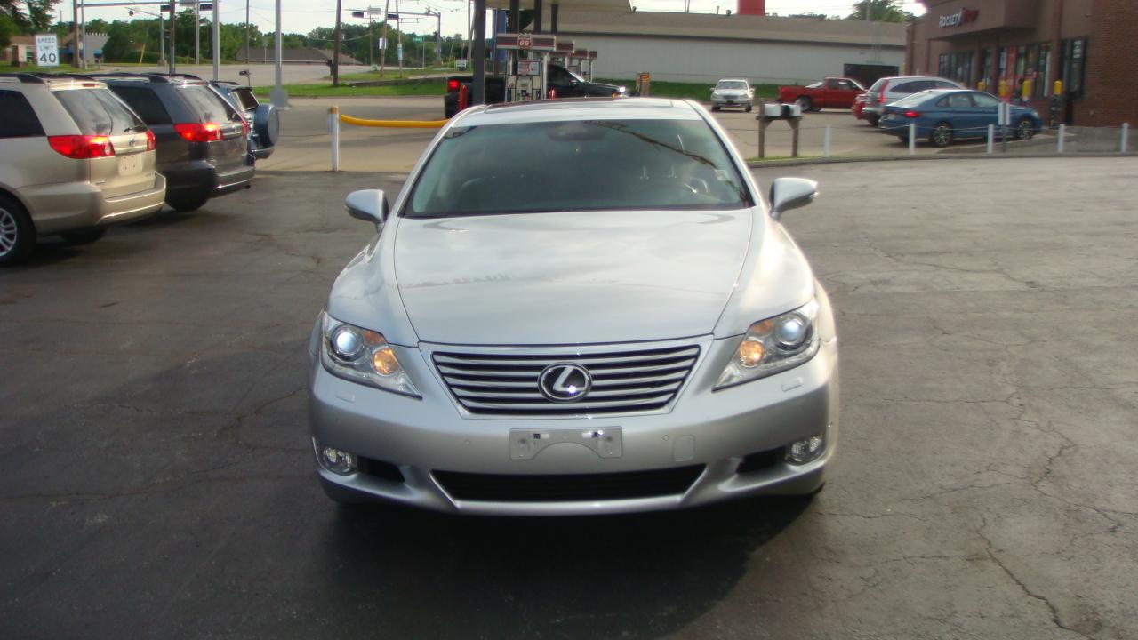 Lexus LS 460 L Luxury Sedan AWD 2011