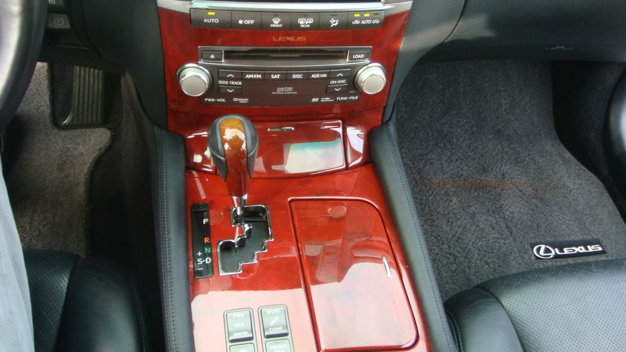 Lexus LS 460 L Luxury Sedan AWD 2011