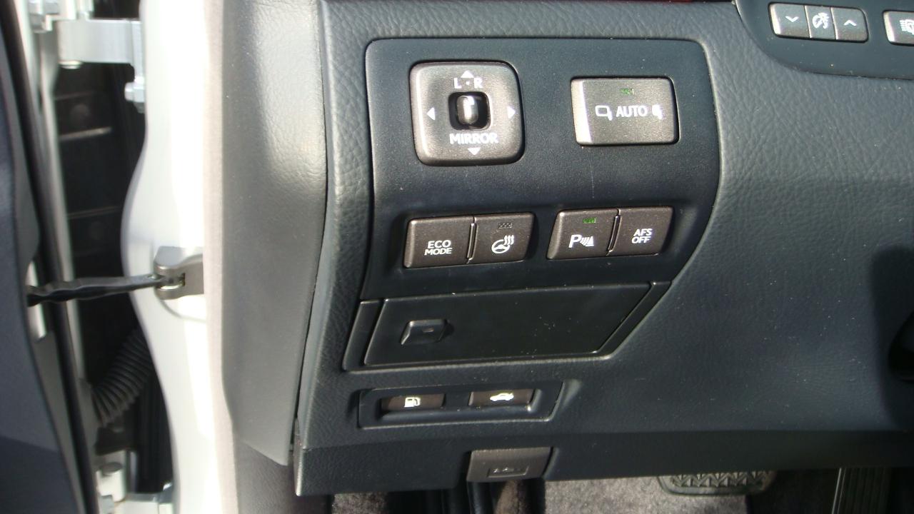 Lexus LS 460 L Luxury Sedan AWD 2011