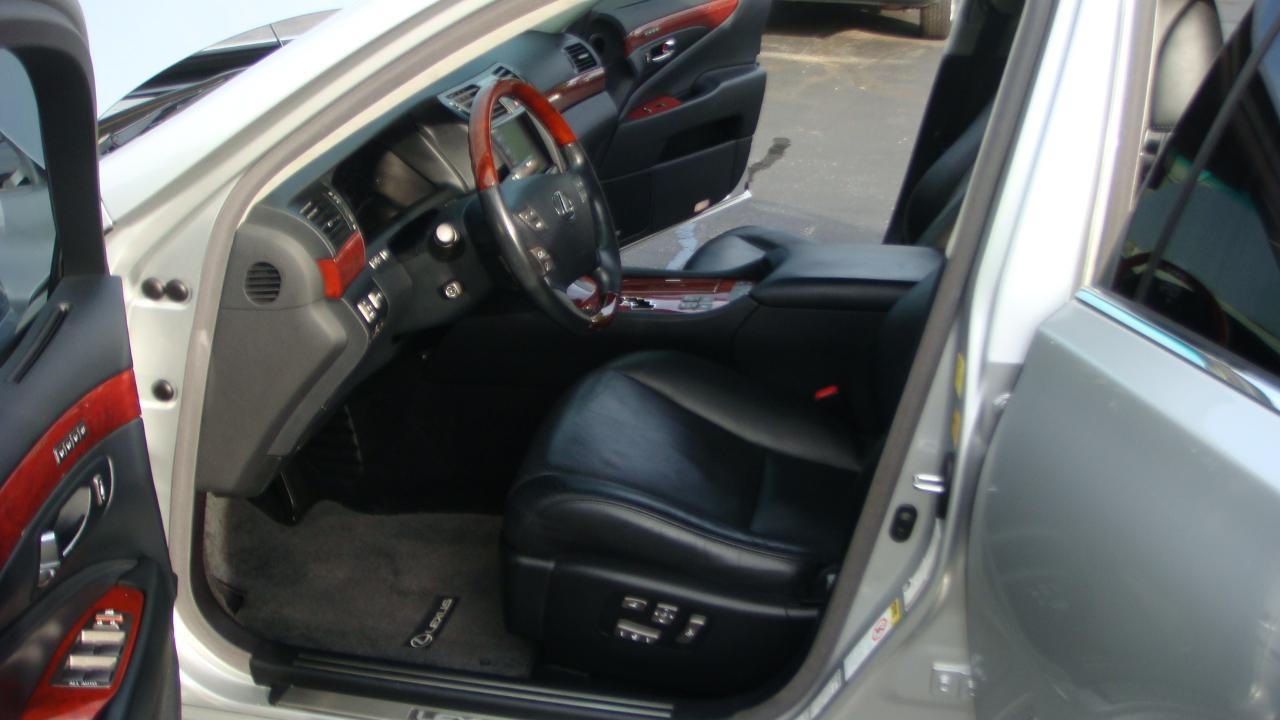 Lexus LS 460 L Luxury Sedan AWD 2011