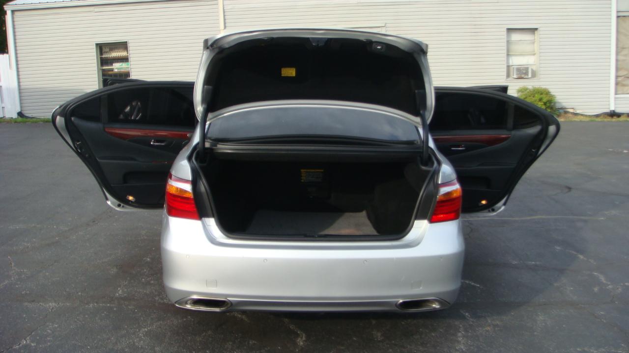 Lexus LS 460 L Luxury Sedan AWD 2011