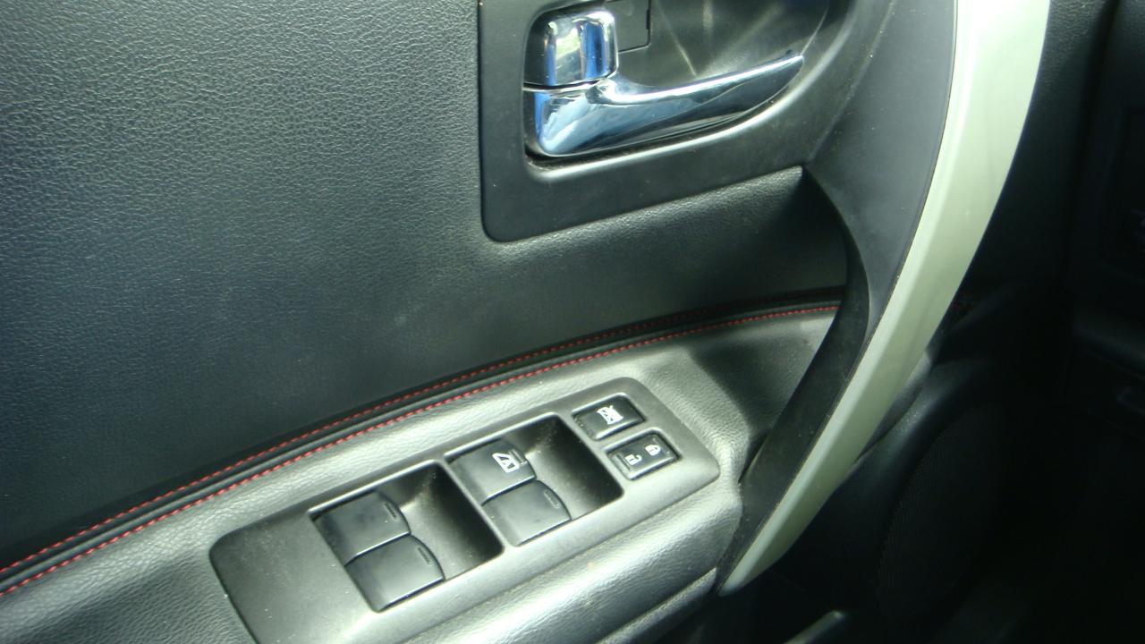 Nissan Rogue S AWD 2011