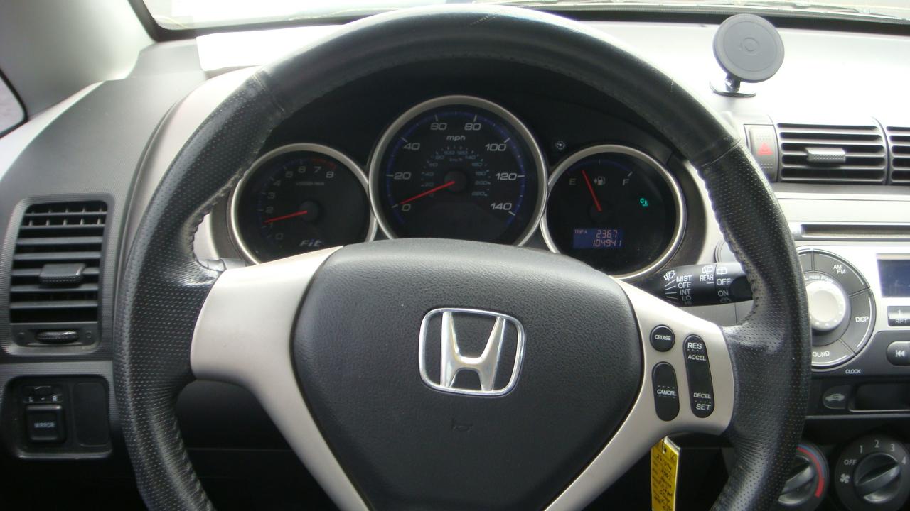 Honda Fit Sport 5-Speed MT 2007
