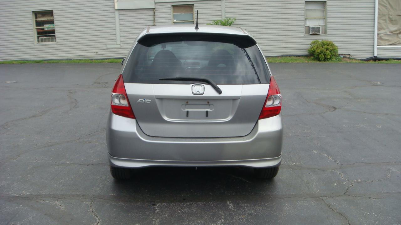 Honda Fit Sport 5-Speed MT 2007