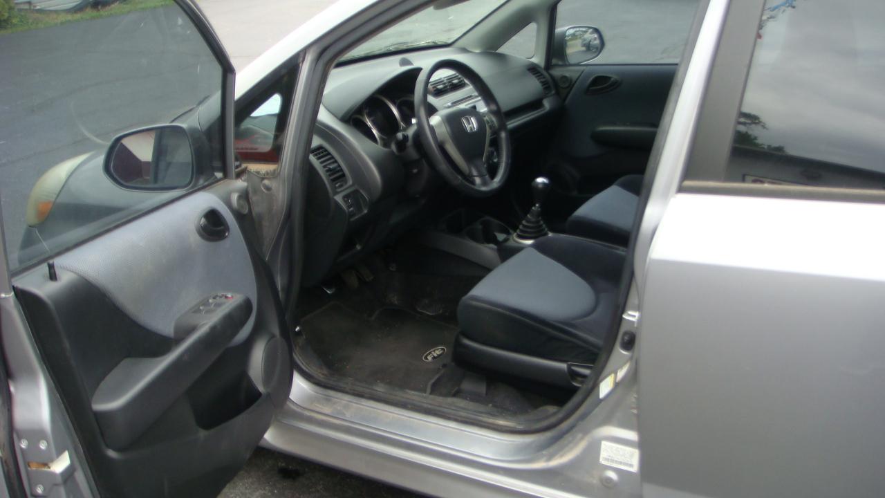 Honda Fit Sport 5-Speed MT 2007