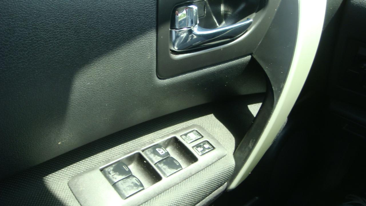 Nissan Rogue S AWD 2013