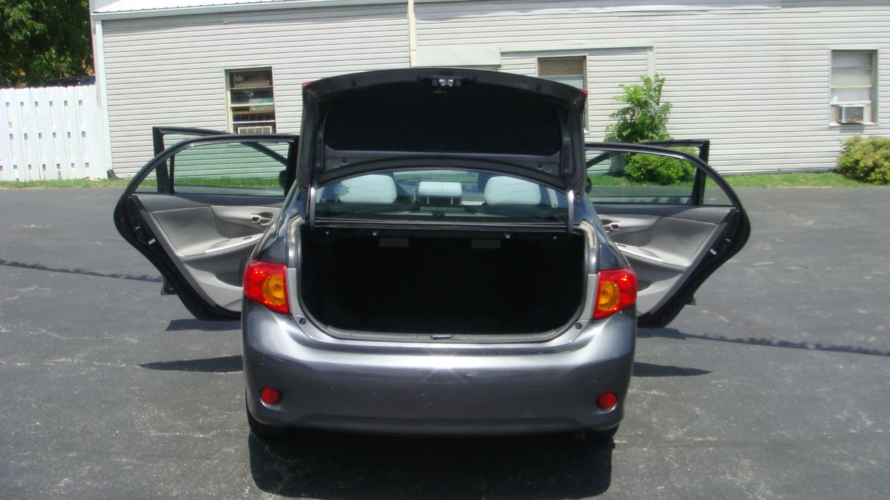 Toyota Corolla LE 4D Sedan 2010