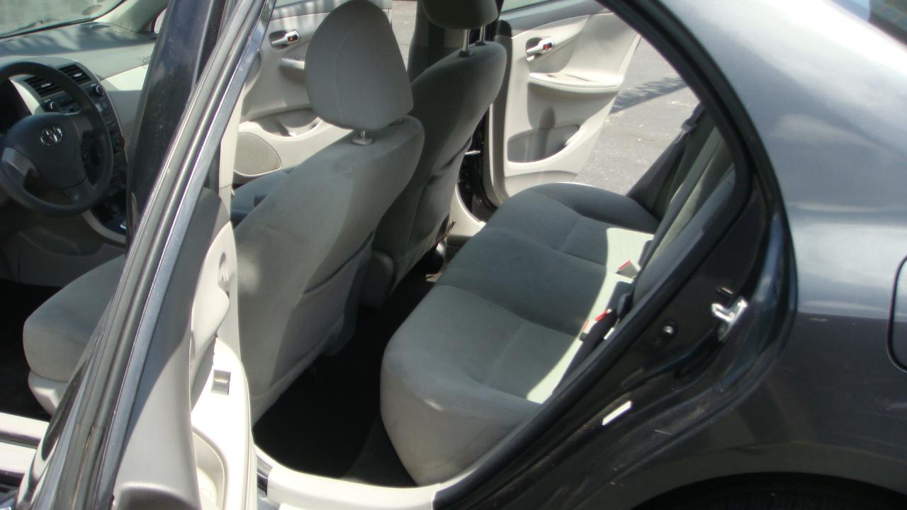 Toyota Corolla LE 4D Sedan 2010