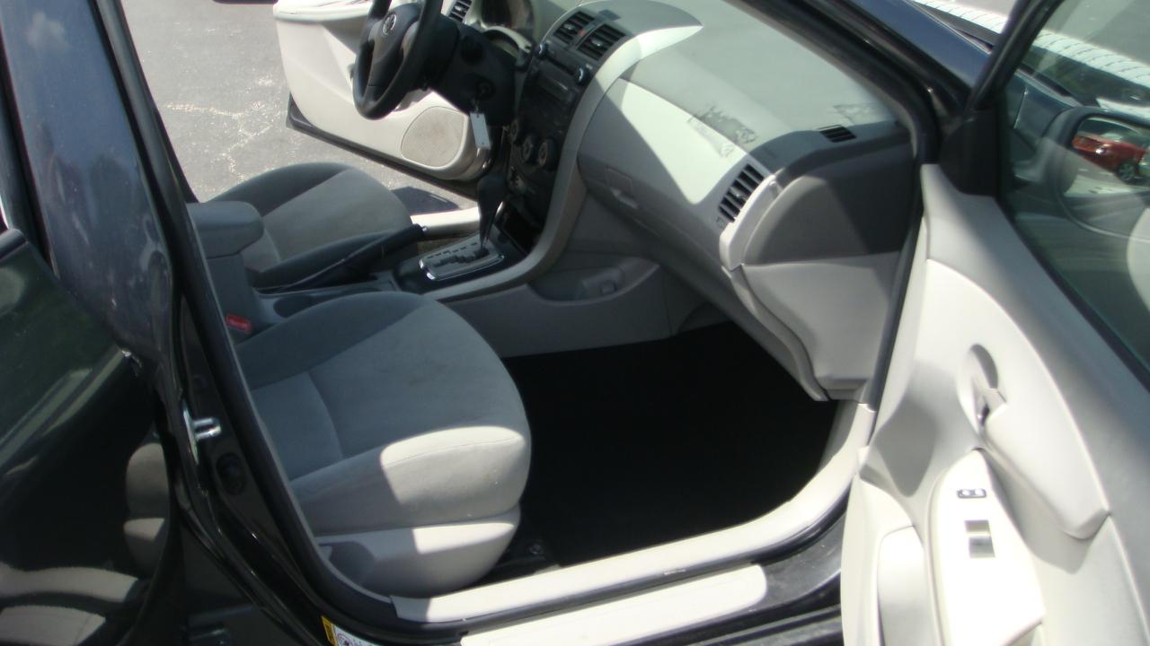 Toyota Corolla LE 4D Sedan 2010