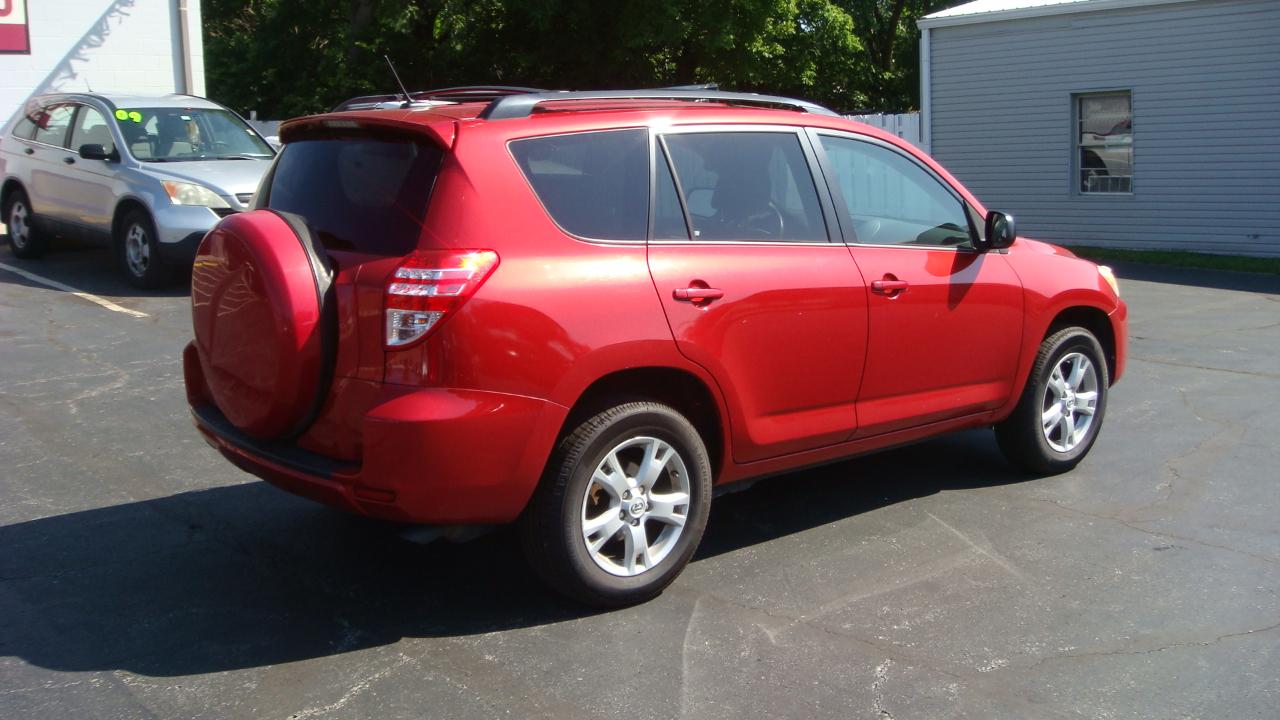 Toyota RAV4 Base I4 2WD 2011