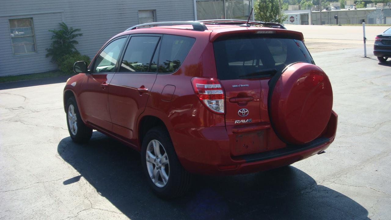 Toyota RAV4 Base I4 2WD 2011